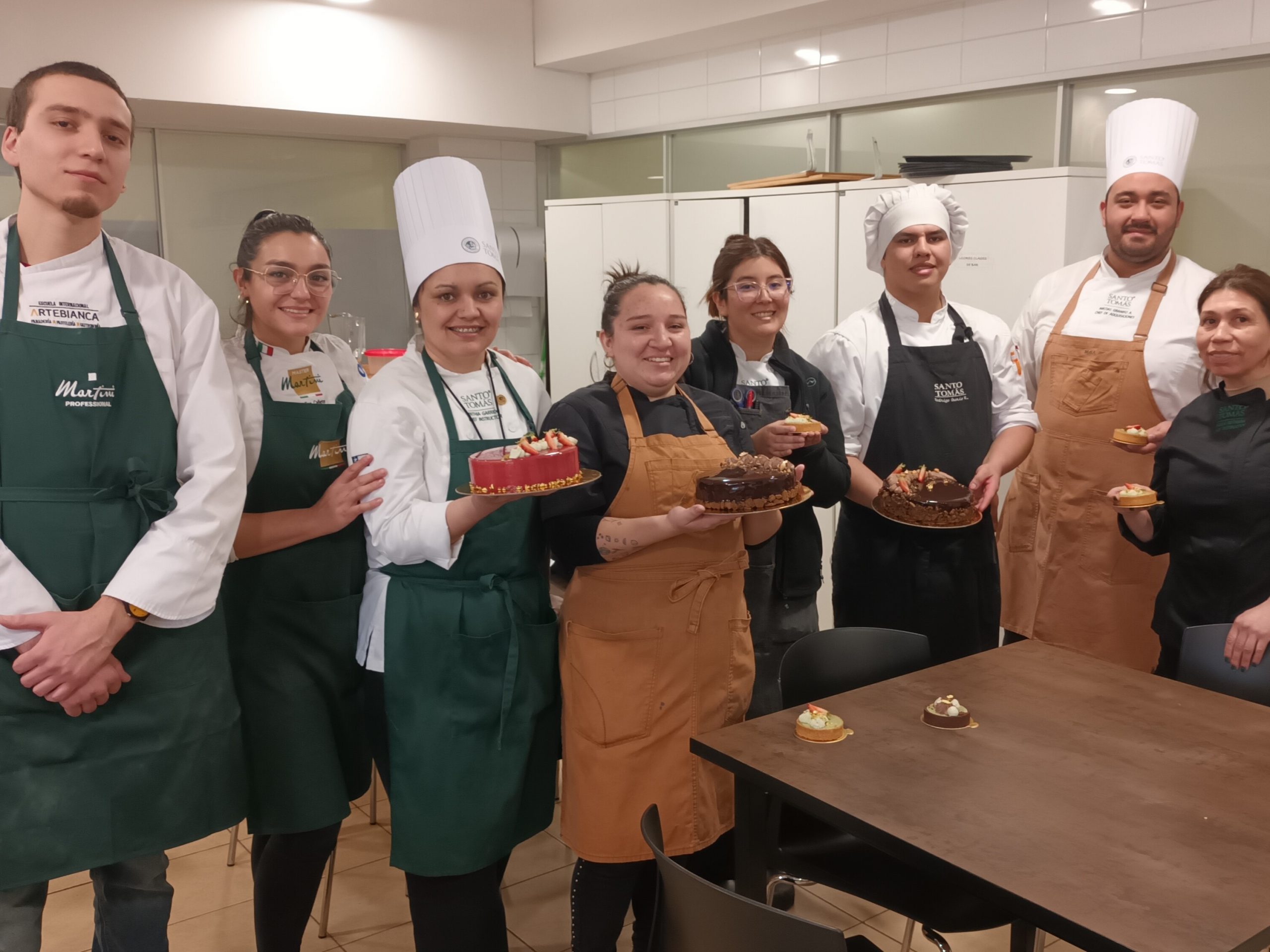 Tomasinos volvieron a vestir sus uniformes y regresaron a los talleres de Gastronomía