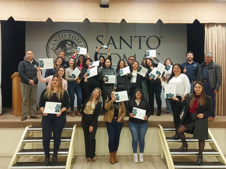 18 mujeres de la Provincia fueron certificadas tras participar en Programa de Aprendices Operación CAEX de CMP, ejecutado por el Centro Entrenamiento Minero de Santo Tomás Copiapó