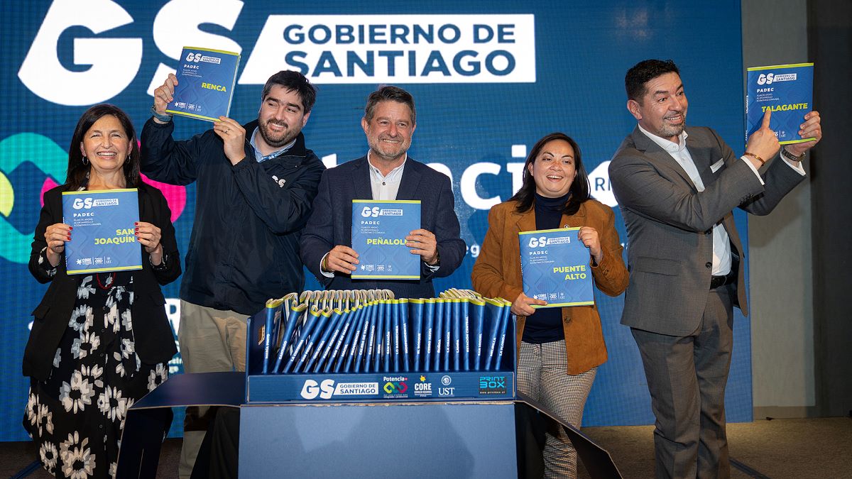 Universidad Santo Tomás y Gobierno de Santiago concluyen inédito Diplomado para impulsar Desarrollo Económico Local
