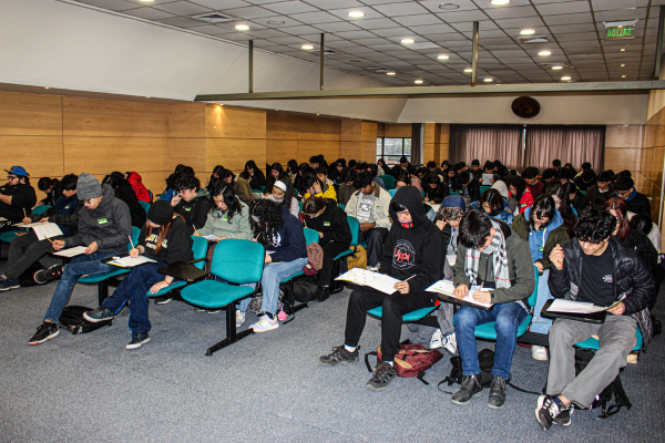 Estudiantes participan Segundo Ensayo PAES 2024 en Santo Tomás Valdivia