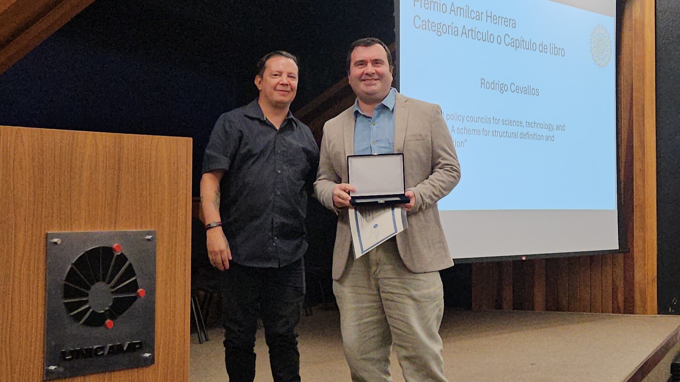 Director General de Investigación Aplicada e Innovación UST recibe premio latinoamericano de investigación