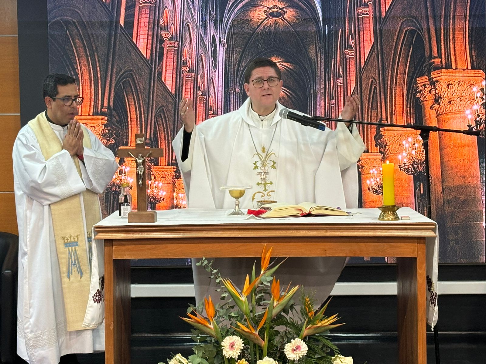 En Los Ángeles Obispo Cristián Castro Toovey encabezó misa en el Mes de Santo Tomás