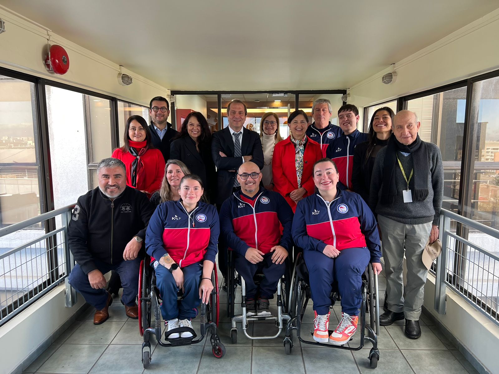 Santo Tomás reconoce a sus deportistas paralímpicos rumbo a París 2024