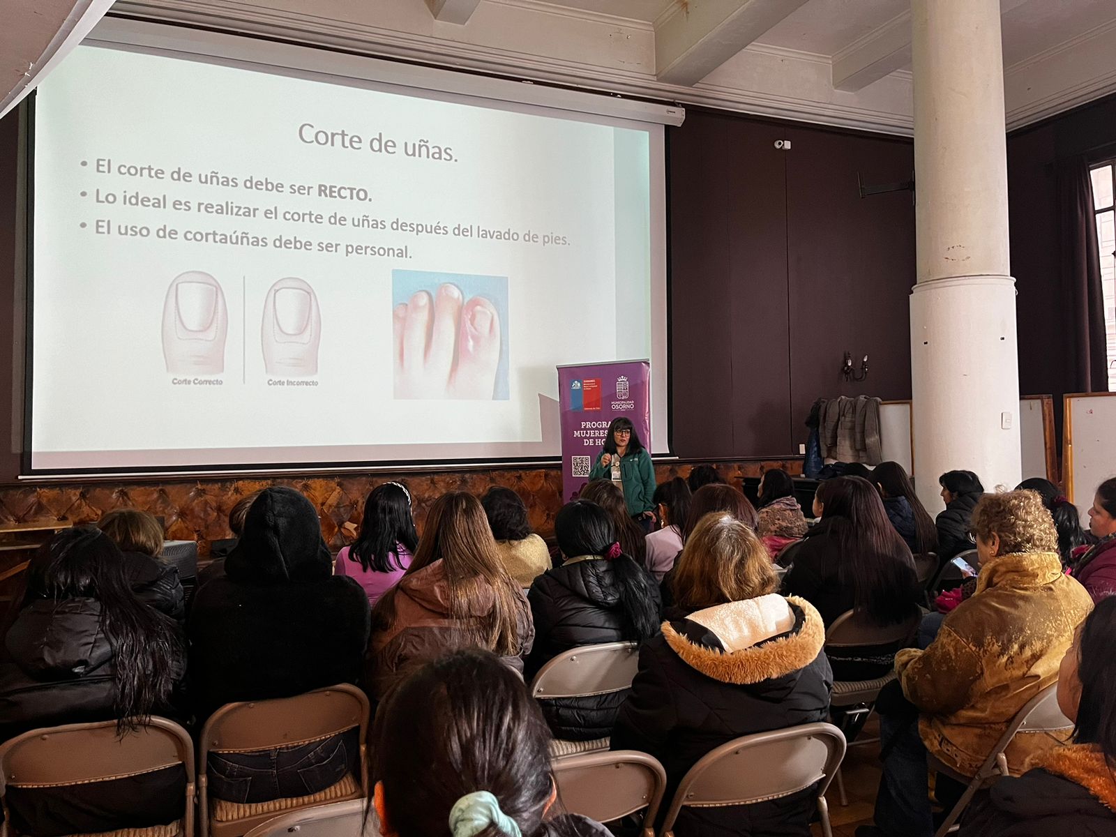 Carrera de Podología Clínica del CFT realizó taller a usuarias del Programa Mujeres Jefas de Hogar