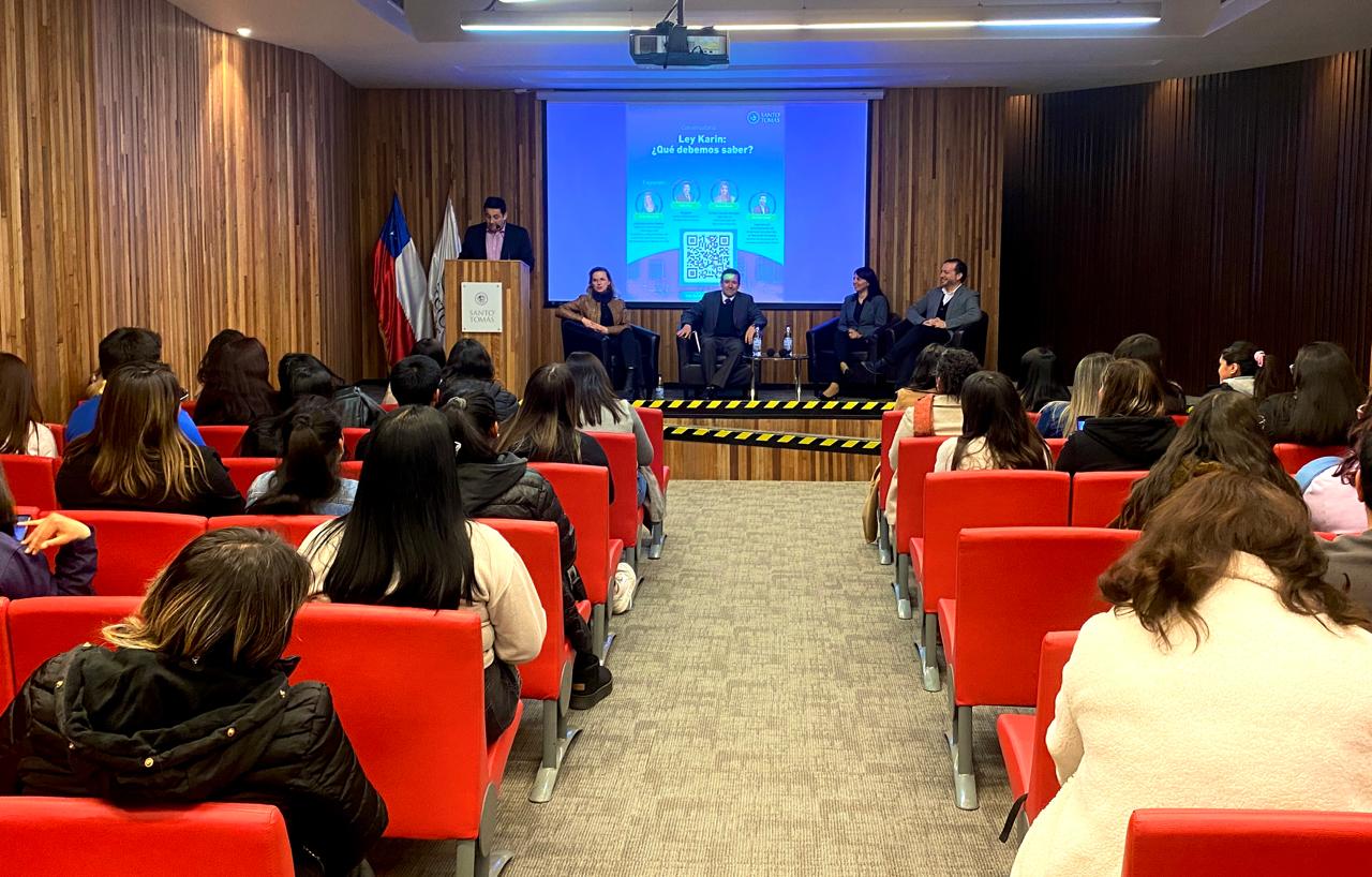 Estudiantes del área de Administración de la sede Santiago Centro participan en Conversatorio que analiza los desafíos de la Ley Karin