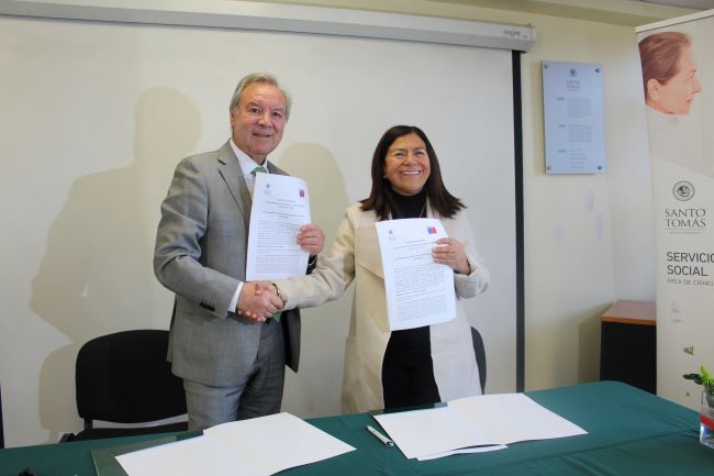 Santo Tomás y Servicio Nacional de Protección a la Niñez firman convenio para apoyar a jóvenes vulnerables en Ñuble