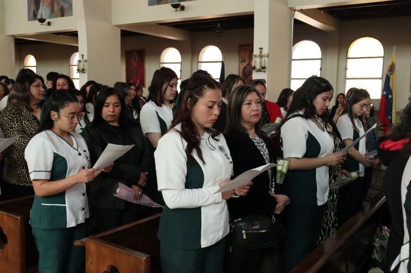 Estudiantes de Técnico en Enfermería de Ovalle asumen compromiso con su profesión en ceremonia de investidura