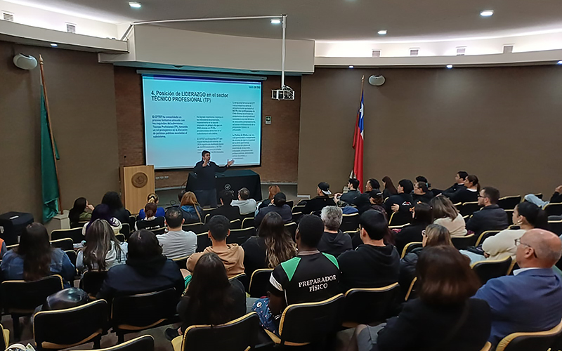 Acreditación CFT: Estudiantes de Santo Tomás Viña del Mar alistan encuentro con Comité de Pares Evaluadores