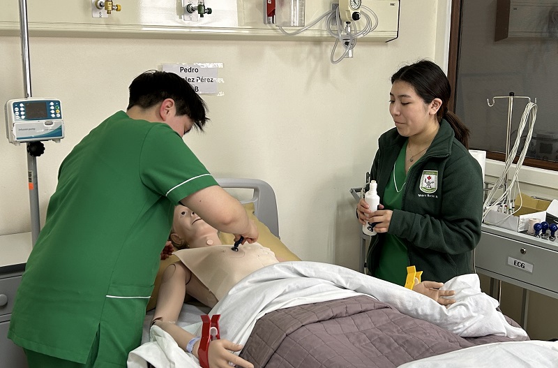 Estudiantes de la especialidad Enfermería del Liceo Sara Braun realizaron tareas de simulación clínica