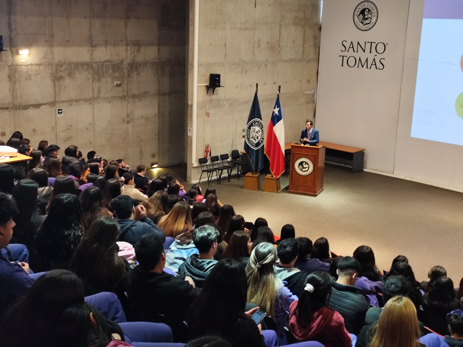 Carrera de Nutrición y Dietética desarrolló conferencia sobre lácteos en el marco de los 50 años de la Leche Purita en Chile