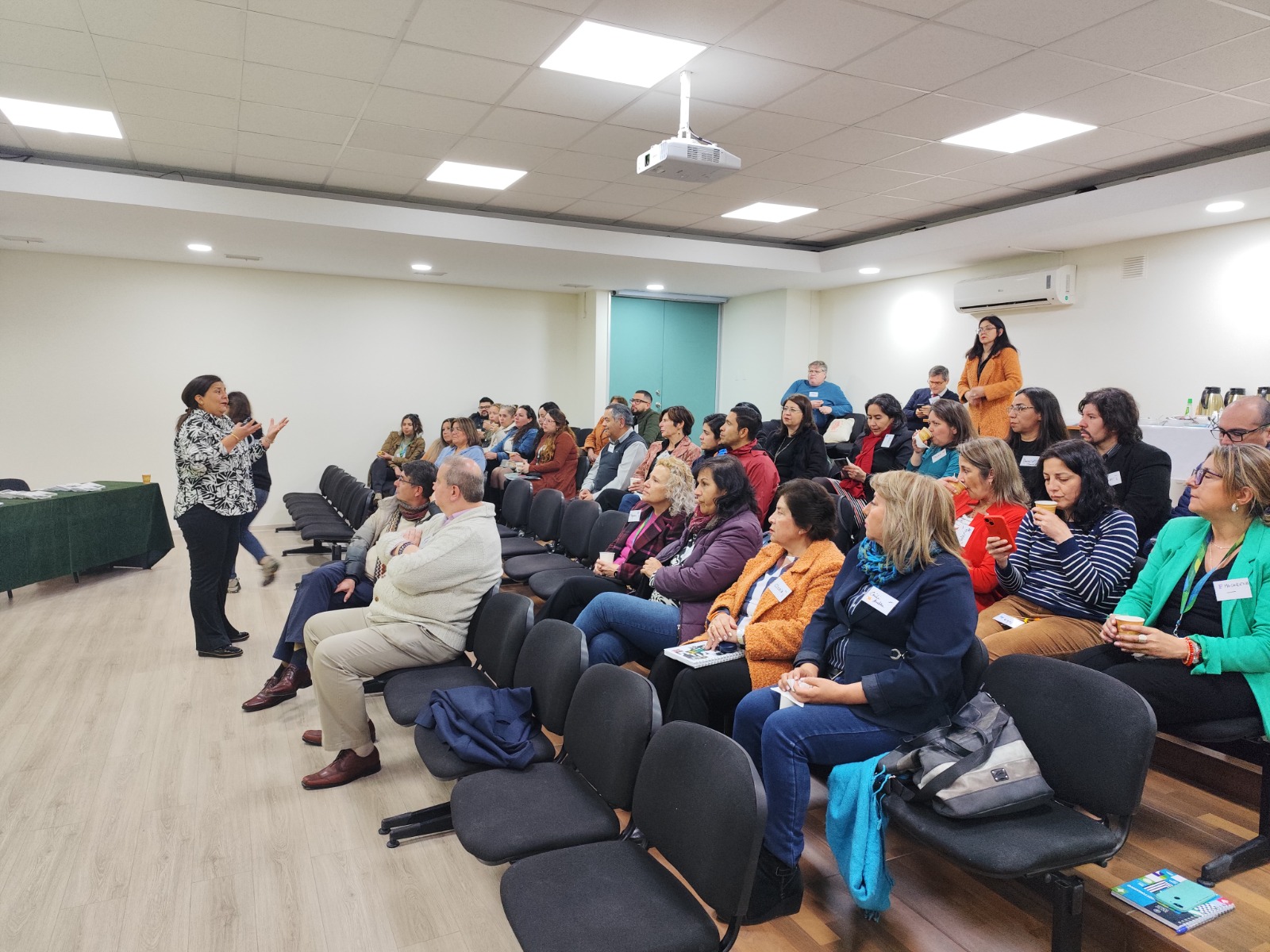 Colaboradores de Santo Tomás La Serena participaron del taller Sello “Amor a la Verdad” de este 2024