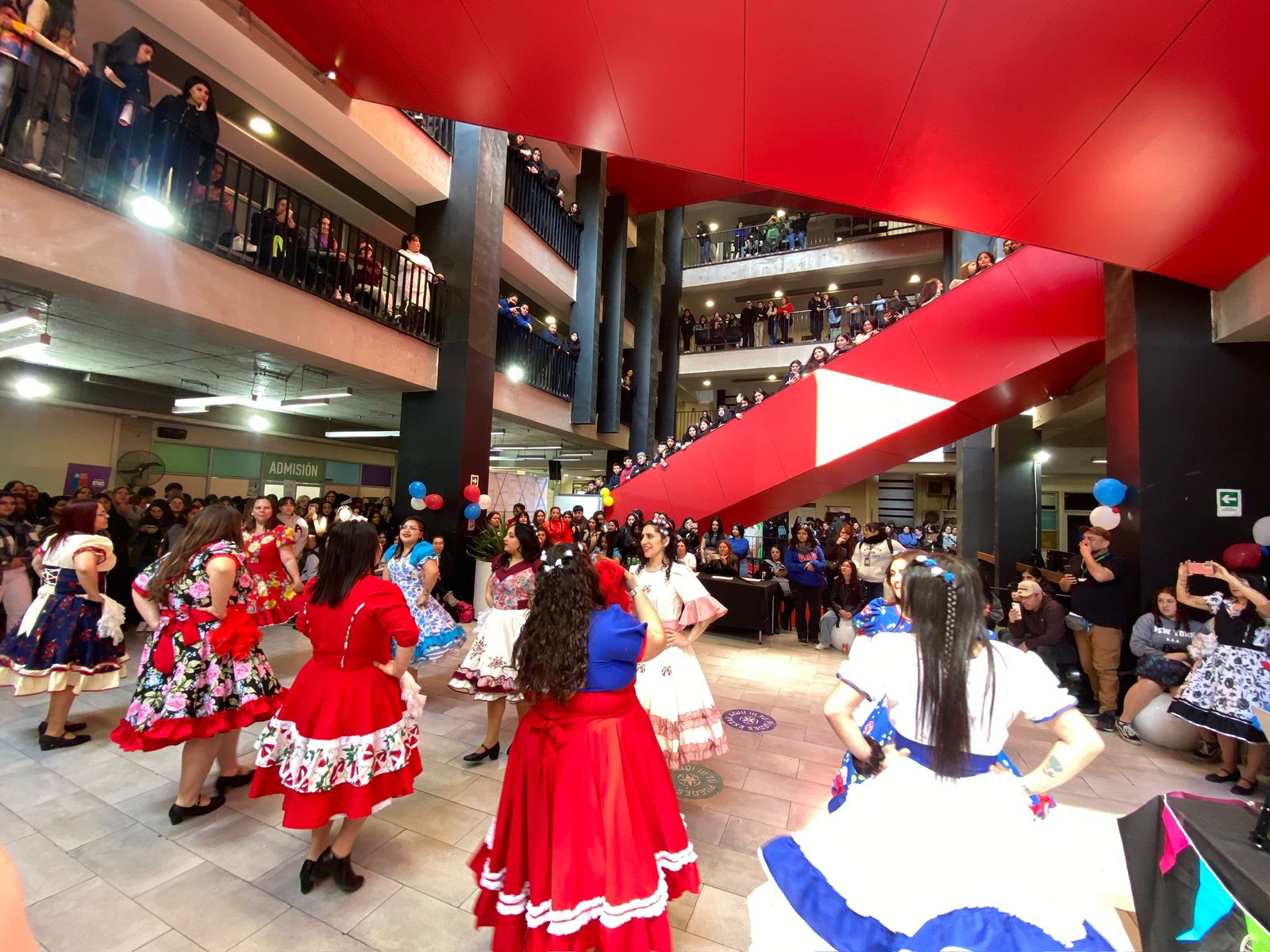 Celebración de Fiestas Patrias 2024 en el IP-CFT Santo Tomás Santiago Centro