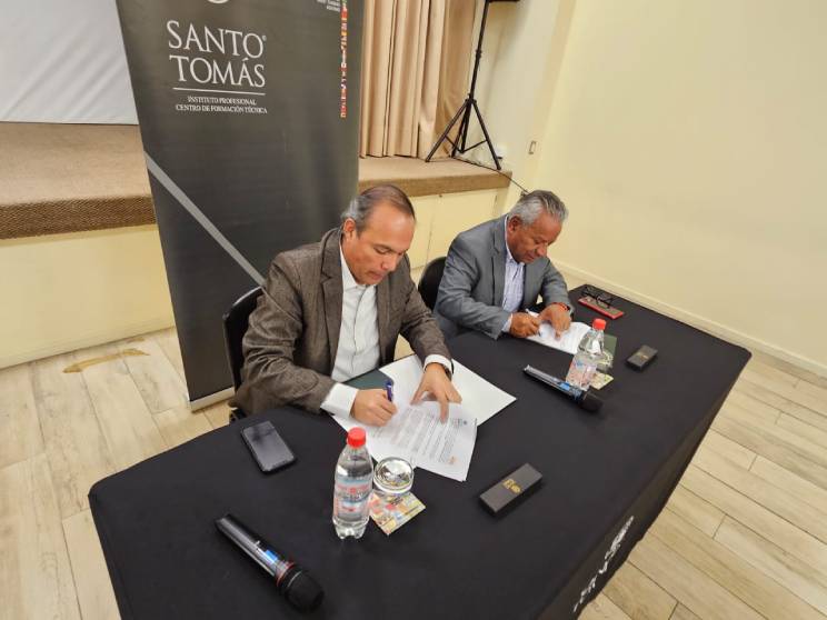 Santo Tomás firma convenio con Municipalidad de Copiapó