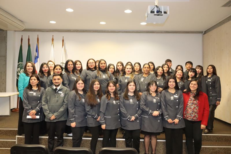 Con ceremonia de investidura estudiantes de Servicio Social reafirmaron sus conocimientos antes de realizar sus prácticas curriculares