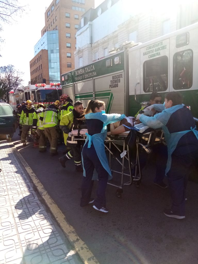 Realismo en Simulacro de Accidente Vehicular conmovió a los transeúntes en Talca y cumplió objetivo de sensibilizar a la población