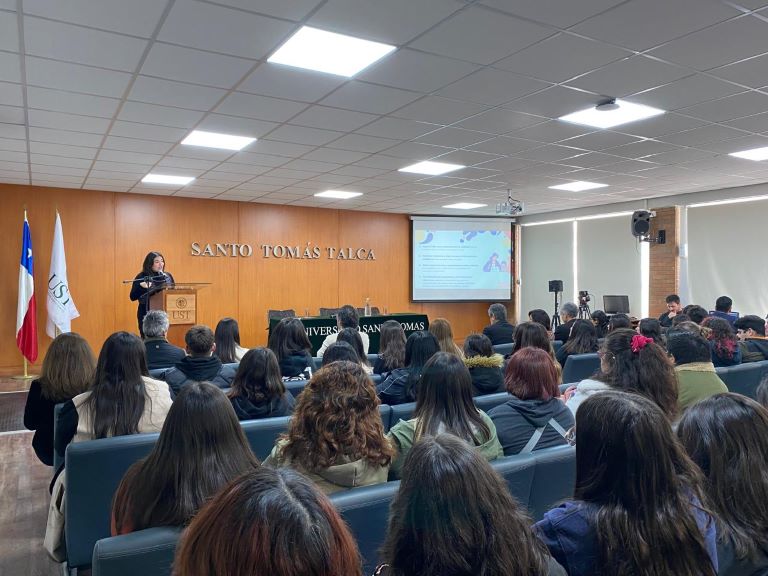 III Seminario de Parentalidad abordó los Desafíos en la Adolescencia y Adultez Emergente