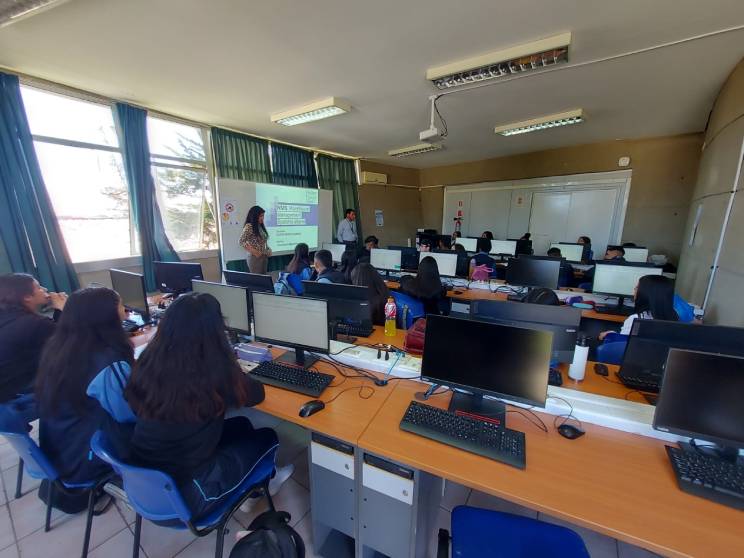 Estudiantes del Instituto Comercial participaron de actividades de Alternancia con la especialidad de Logística de Santo Tomás