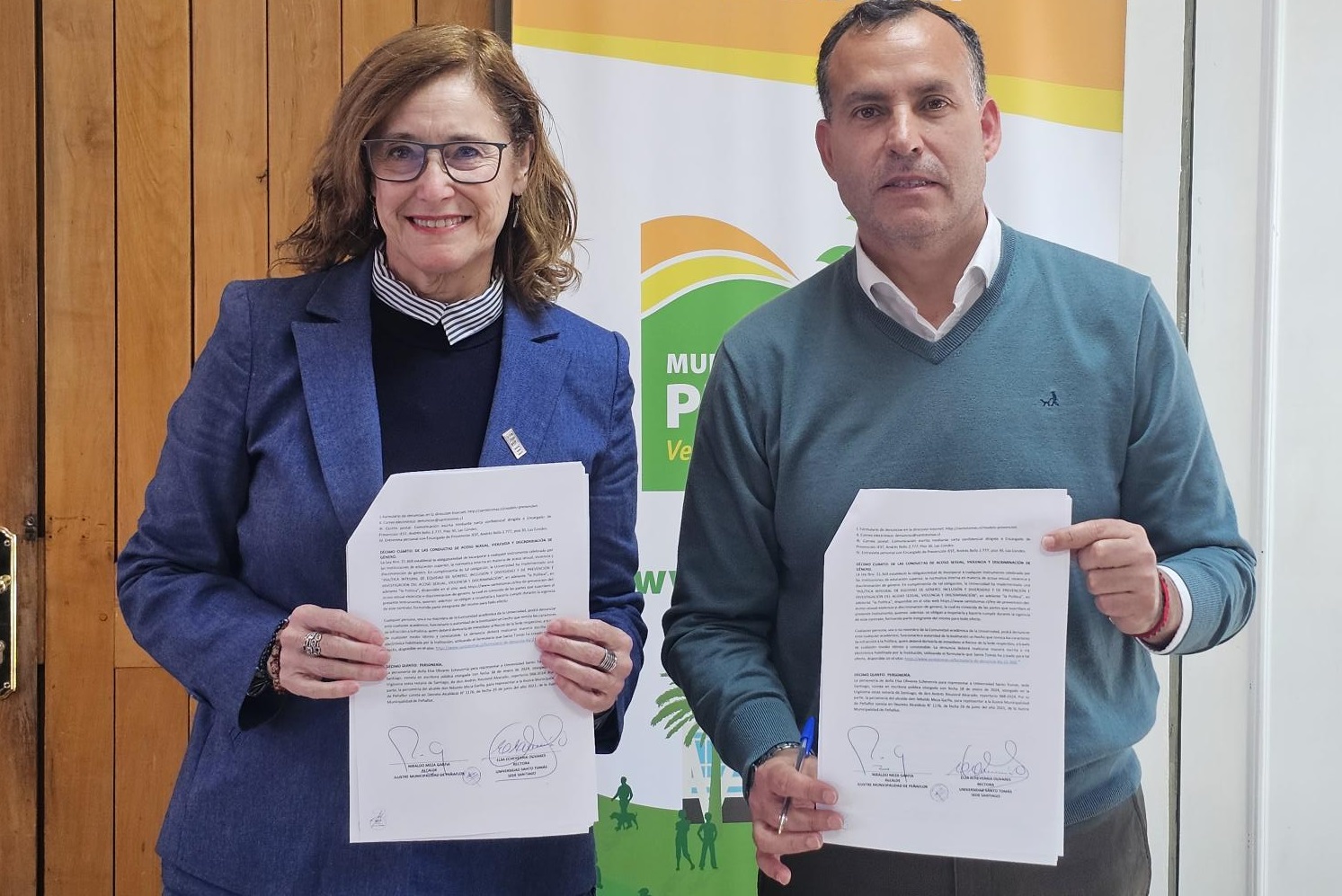 Firma de convenio colaborativo entre UST Santiago y la Ilustre Municipalidad de Peñaflor