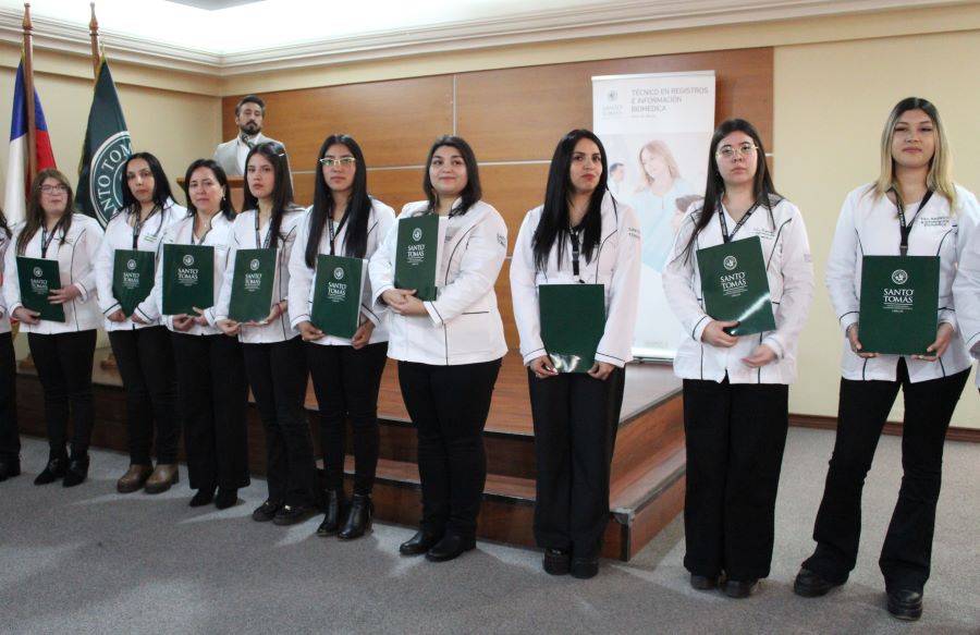 Prácticas de alumnos de Santo Tomás apoyan sistema de salud en Ñuble