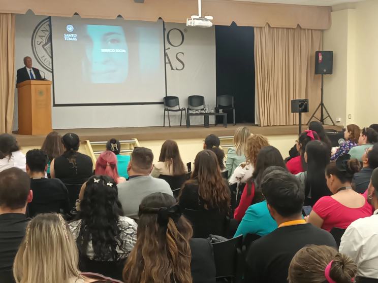 Santo Tomás Copiapó realizó un seminario para conmemorar el Día del Asistente Social