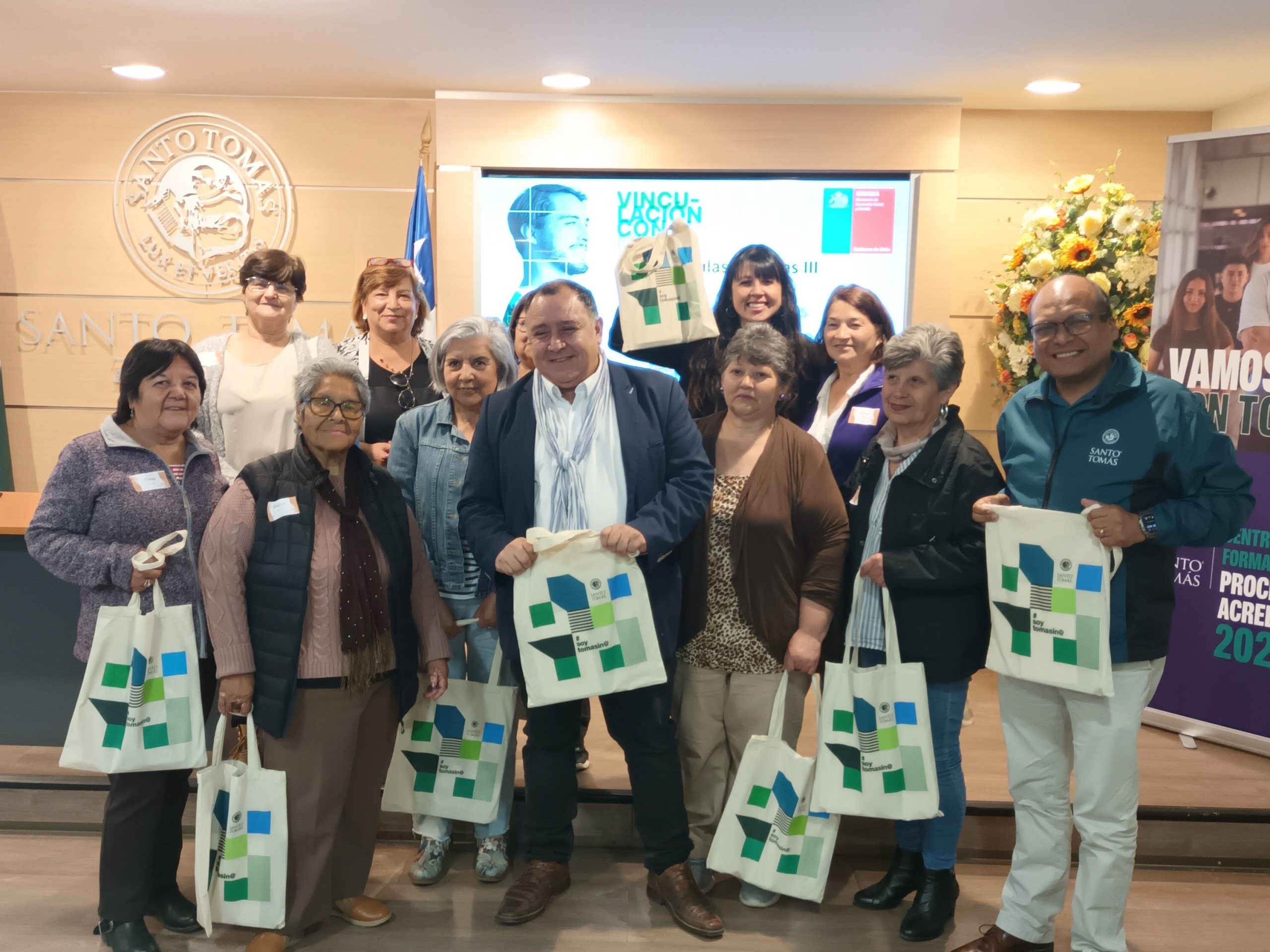 Personas mayores de Graneros, Machalí y Rancagua son los mechones del proyecto “Aulas abiertas”