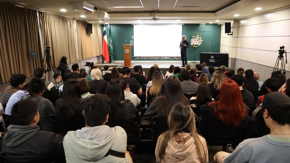 Jornada en Tecnología e Innovación 2024 de la UST se enfocó en uso de IA y tecnología en Salud y Neurociencia