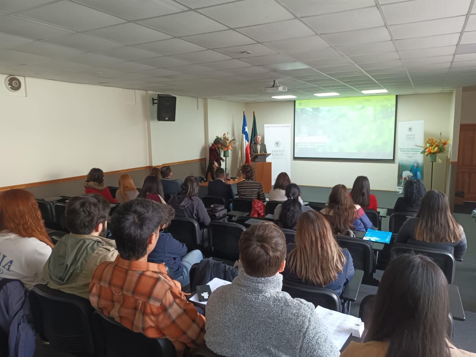 Área de Recursos Naturales efectuó seminario de desarrollo sustentable para alumnos de Temuco, Puerto Montt y Osorno
