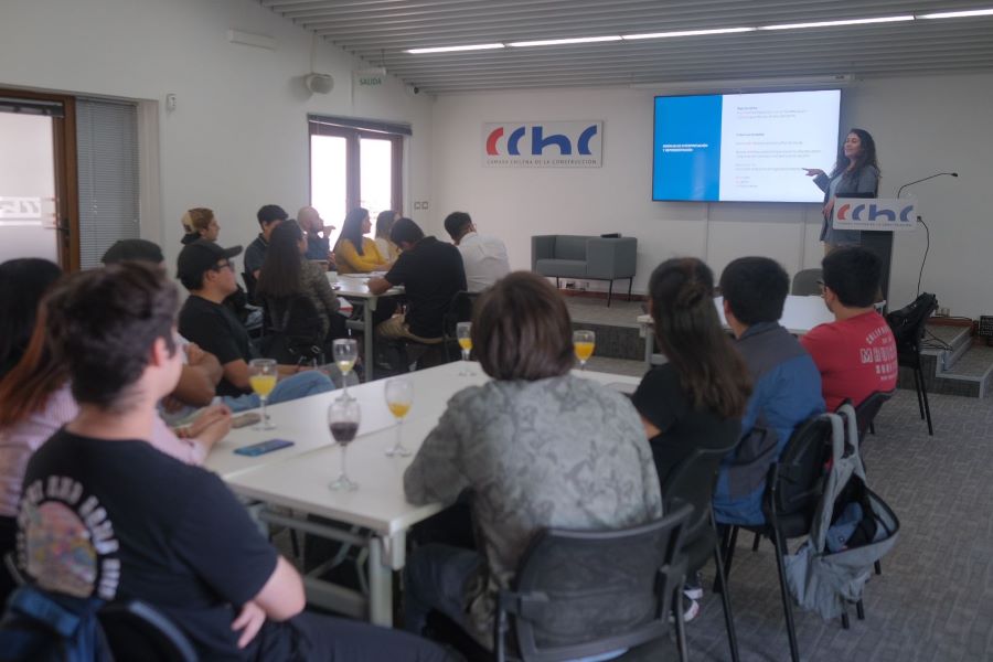 Estudiantes de Técnico en Construcciones Civiles de Santo Tomás destacan en taller de interpretación de planos de la CChC Ñuble