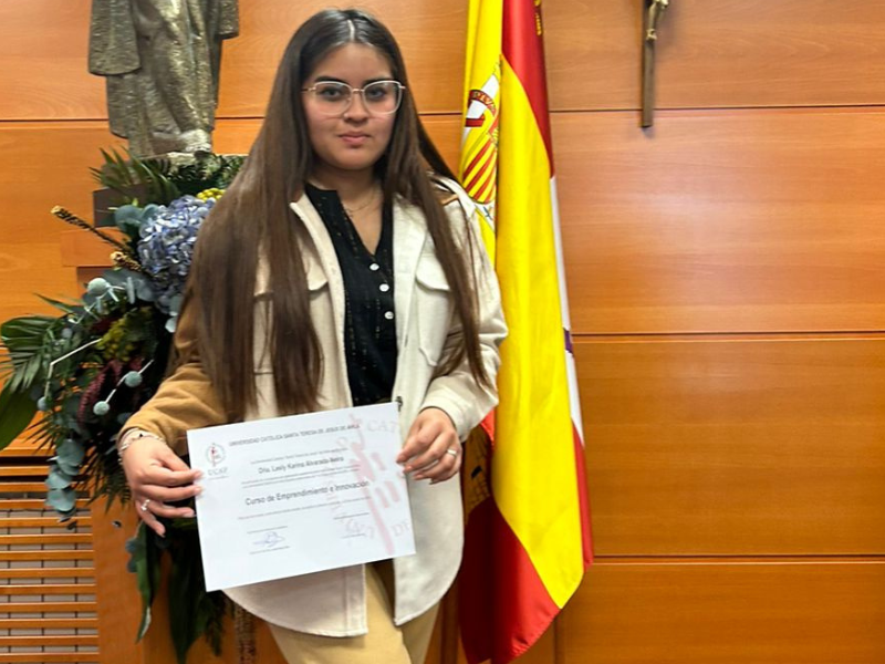 Alumna de Santo Tomás Puente Alto resalta su pasantía en España: 'Fue una experiencia muy enriquecedora'