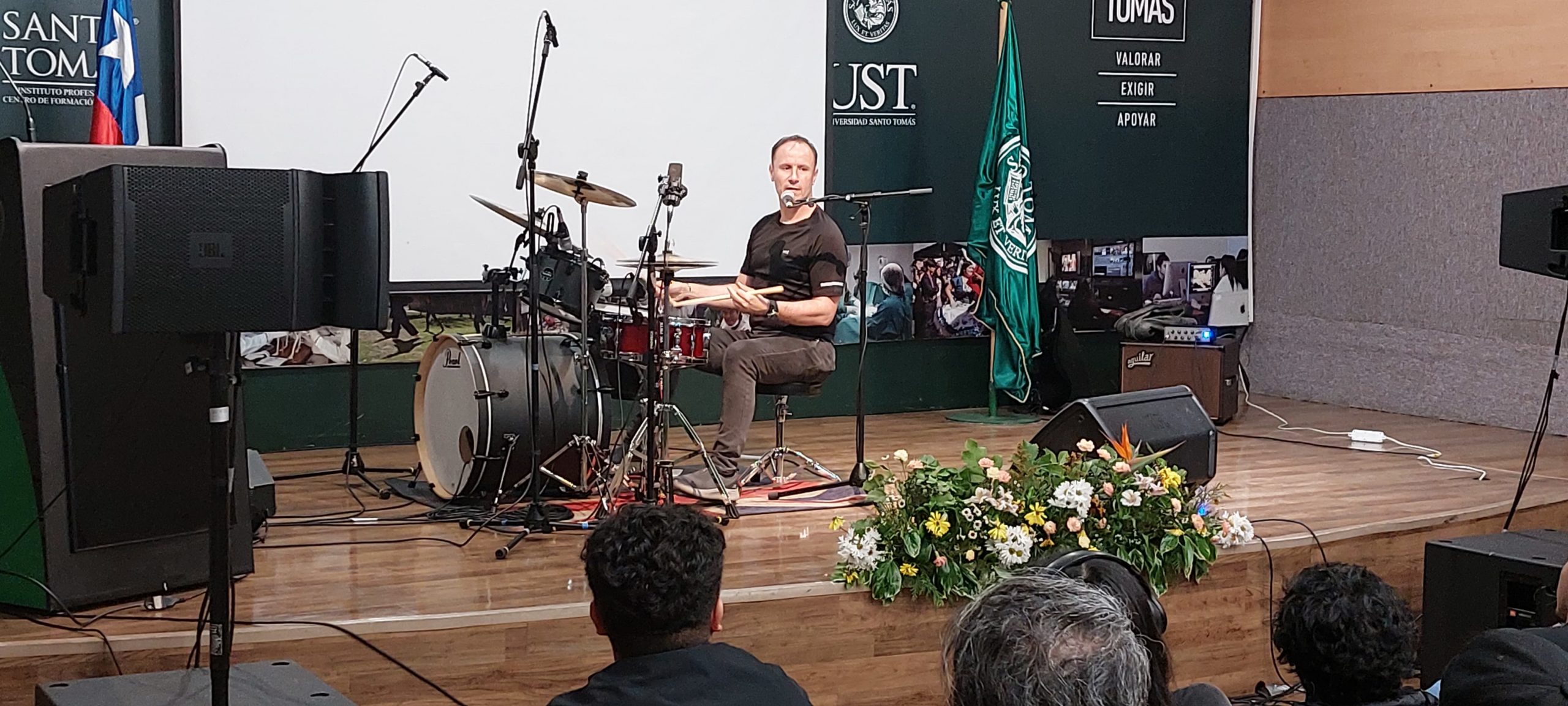 Baterista chileno realizó masterclass a estudiantes de Ingeniería en Sonido de Santo Tomás Concepción