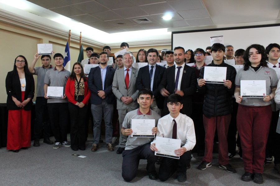 Estudiantes del INSUCO fueron capacitados en áreas de informática y administración por Santo Tomás