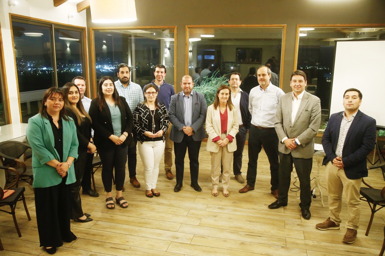 Charla destacó el potencial de la IA para fortalecer competencias de mandos medios y mejorar resultados empresariales