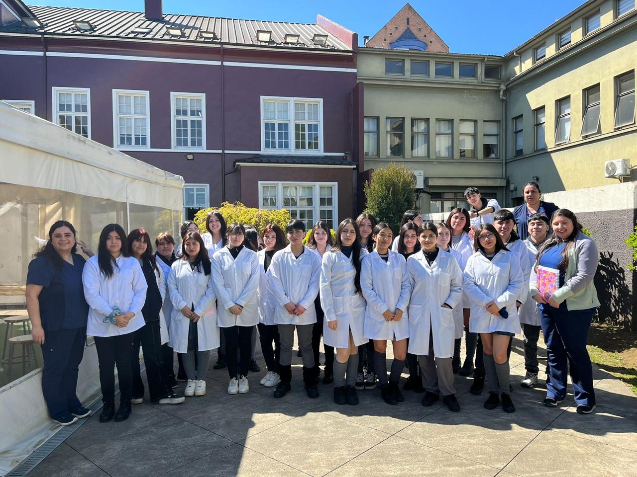 Estudiantes de establecimiento EMTP participan de actividad de simulación clínica en CFT Santo Tomás Osorno