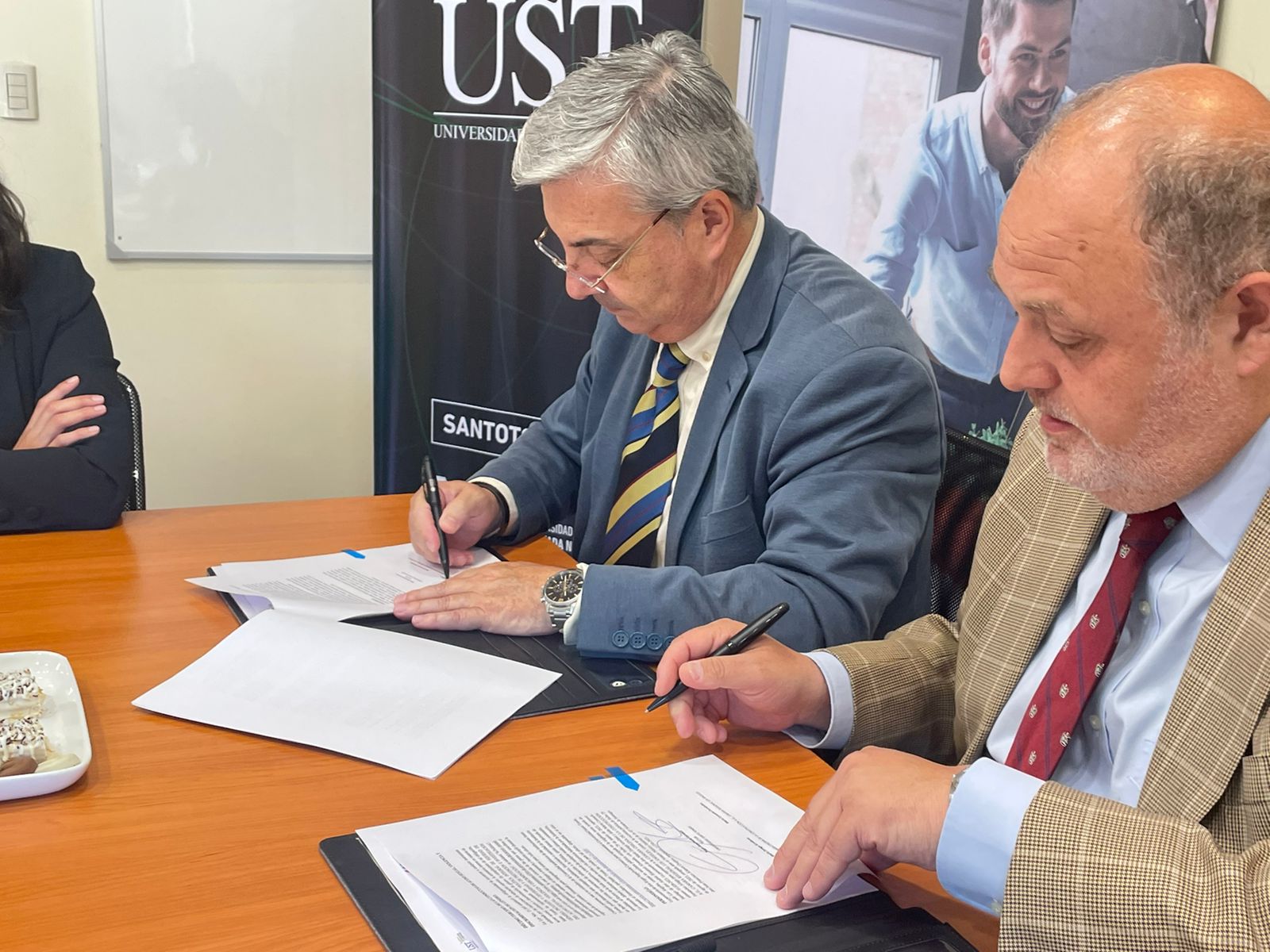 Fortaleciendo alianzas: Santo Tomás y CChC Los Ángeles firman acuerdo de colaboración