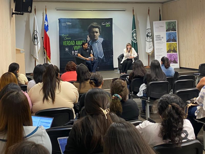 Estudiantes de Técnico en Educación Especial participaron en conversatorio sobre el valor del Amor a la Verdad en las prácticas educativas