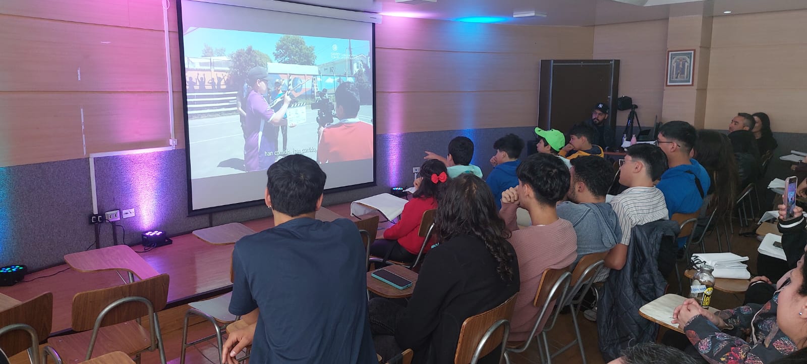 Estudiantes de Comunicación Audiovisual realizaron videoclips de Hip-Hop protagonizados por niños del Colegio El Faro