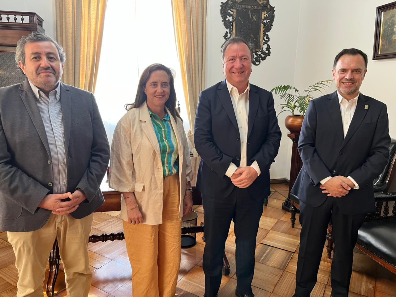 Rectora de Santo Tomás Talca María Inés Domper se reunió con alcalde Juan Carlos Díaz para reforzar trabajo conjunto