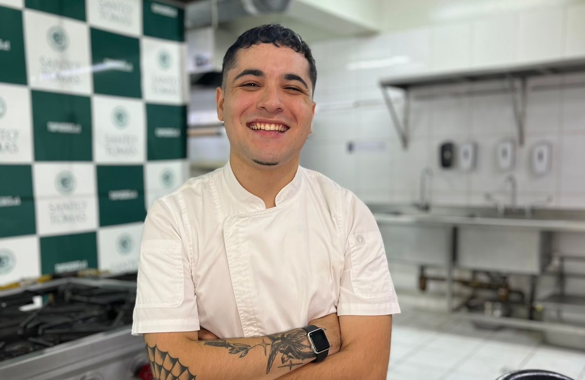 Tras exitosa práctica: Chef de Santo Tomás triunfa en reconocido restaurante en España