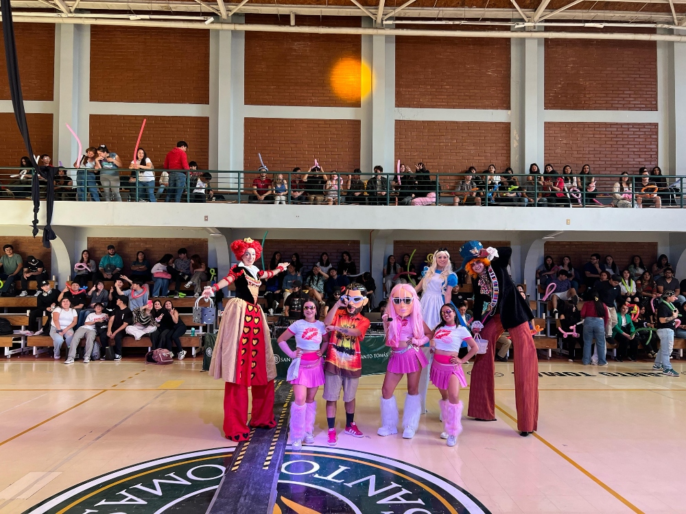 Bienvenida Tomasina: estudiantes nuevos y antiguos disfrutaron de fiesta en el Gimnasio de Santo Tomás Temuco