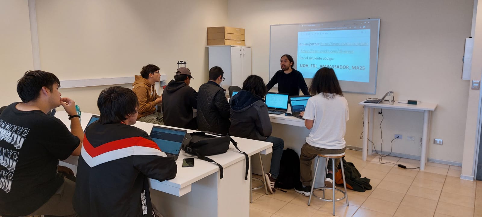 Estudiantes de Santo Tomás Concepción participaron en taller sobre Inteligencia Artificial con reconocida empresa internacional