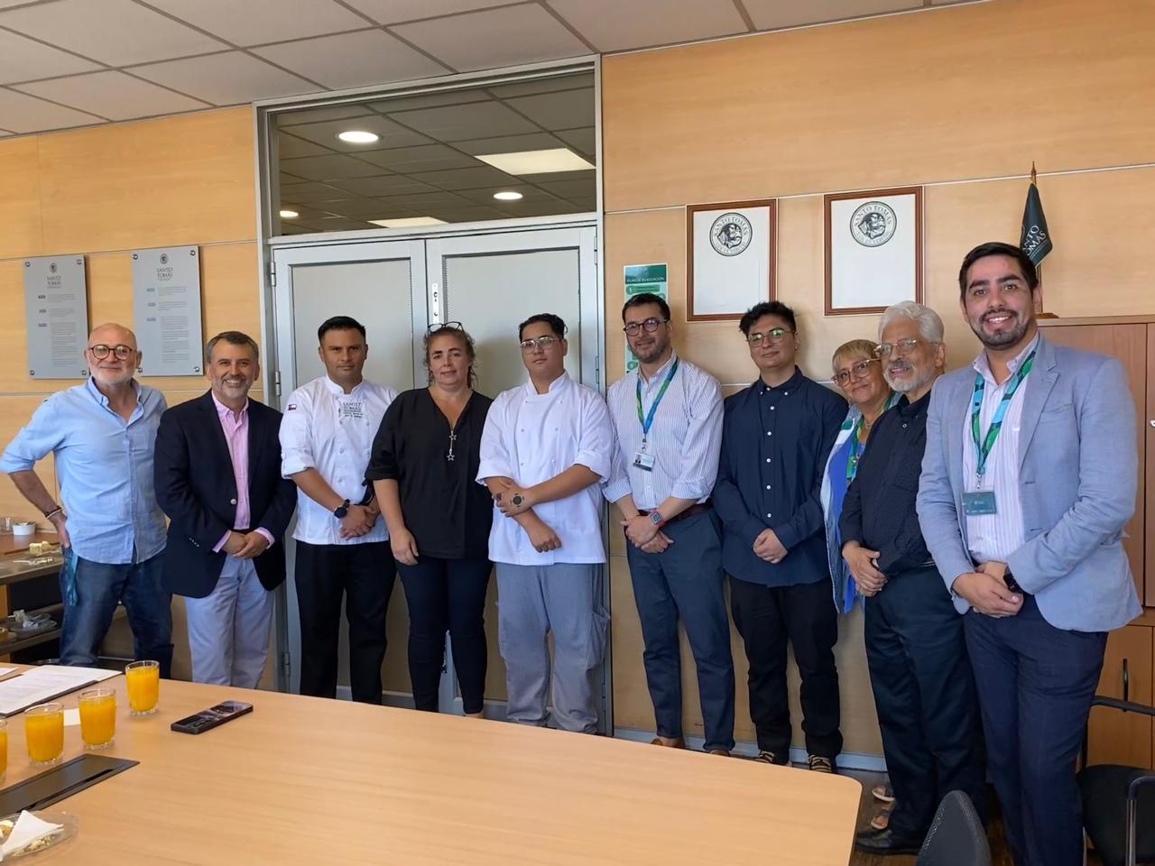 Estudiantes del IP-CFT Santo Tomás Santiago Centro reciben el Premio Sello Santo Tomás 2025