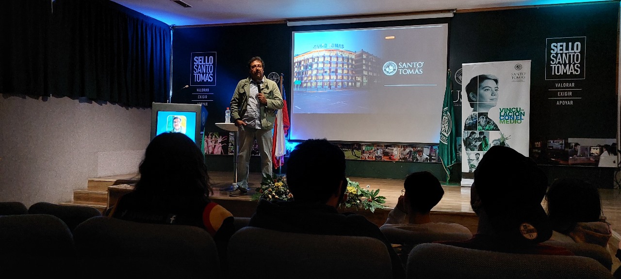 Productor ejecutivo de Cine Lebu realizó charla para estudiantes de Comunicación Audiovisual en Santo Tomás Concepción