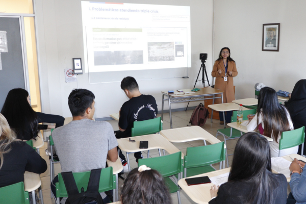 Vigilantes Ambientales de la UST reciben a socios comunitarios en jornada sobre sostenibilidad y medio ambiente