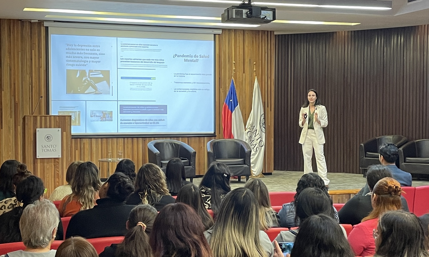 Charla magistral de Carina Castro Fumero marcó inauguración del año académico del Área de Educación