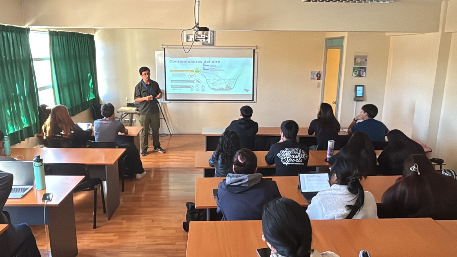 Estudiantes de Universidad Santo Tomás Temuco se actualizan sobre calidad del aire y Plan de Descontaminación Atmosférica