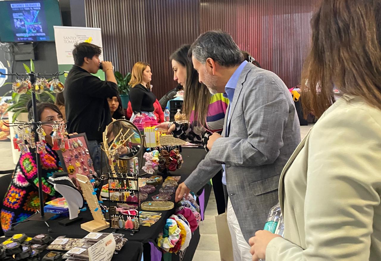 Con gran éxito se realizó la feria Mercado Emprendedores en Sede Santiago Centro