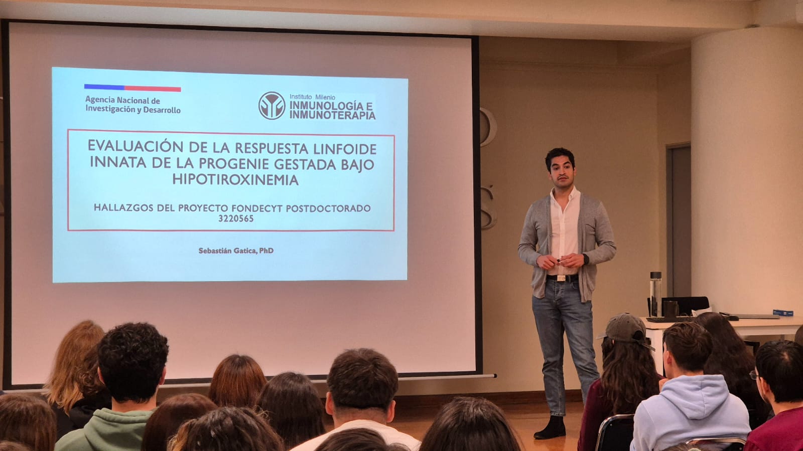 Investigación sobre hipotiroxinemia gestacional y respuesta inmune fue presentada en Charla Magistral