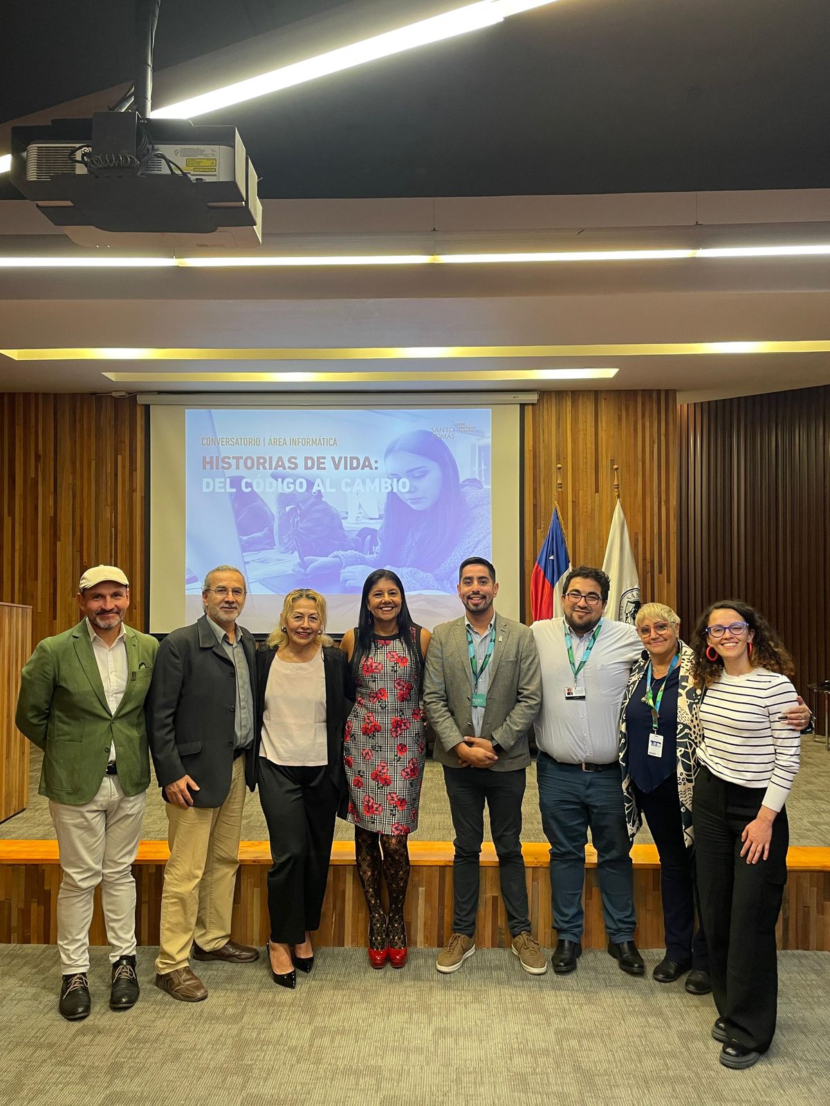 Estudiantes de informática asisten al conversatorio: “Historias de vida: del código al cambio” en Sede Santiago Centro