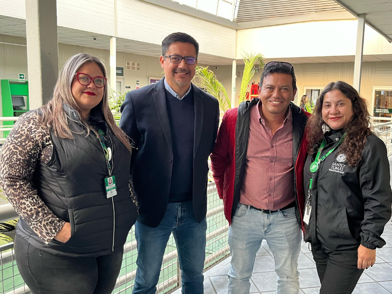 Tomasinos refuerzan conocimientos en logística con la visita del gerente de transporte de Softys Chile