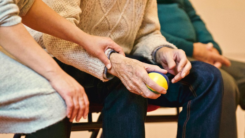 “Cuidar a las que cuidan”: Un proyecto interfacultad que brinda apoyo integral a las cuidadoras informales de personas en situación de dependencia